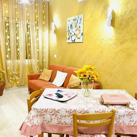 Minu House - Gold 1 *