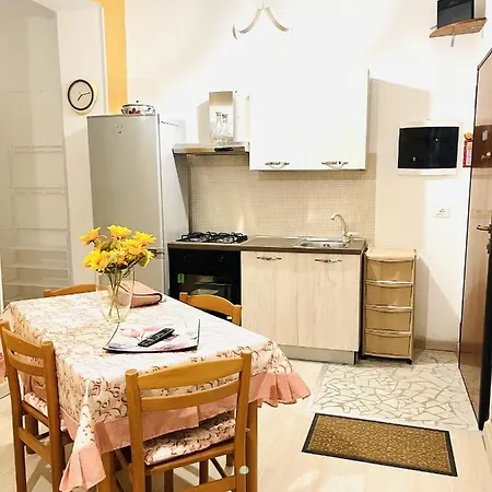 Minu House - Gold 1 * سكاليا